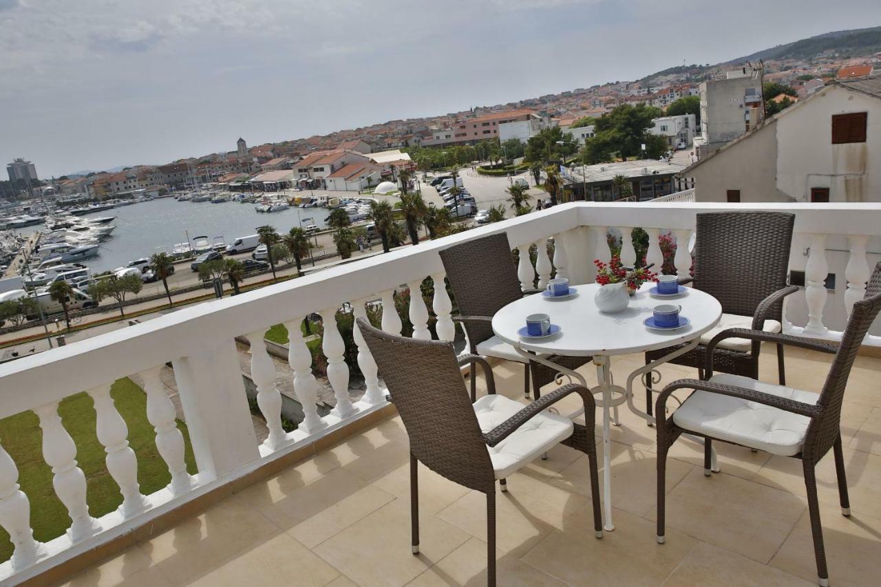 Apartment And Rooms Villa Kolonada Vodice Exterior foto